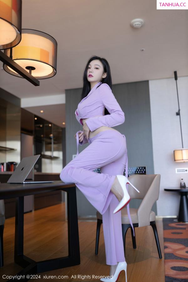 安然Maleah  [XiuRen]高清写真图 2024.01.23 No.8006 安然anran OL美腿第6张图片